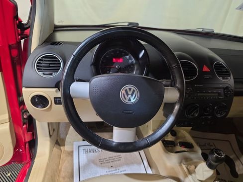 Used 2009 Volkswagen Beetle S FWD image 11