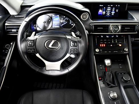 Used 2017 Lexus IS 300 AWD image 19