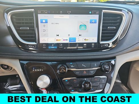 Used 2024 Chrysler Pacifica Select image 21