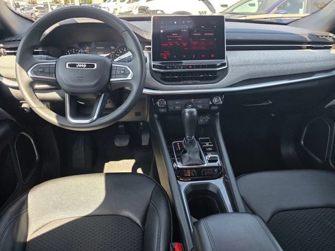 Used 2024 Jeep Compass Latitude AWD/4WD image 17