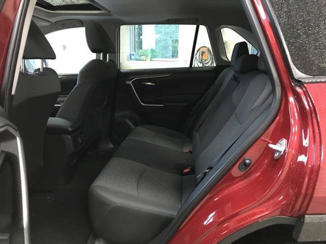 Certified 2021 Toyota RAV4 XLE w/ Convenience Package AWD/4WD image 17