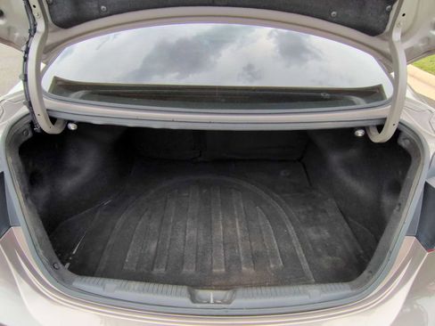 Used 2015 Hyundai Elantra SE FWD image 33