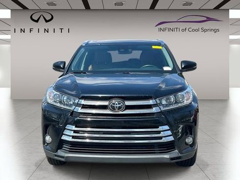 Used 2017 Toyota Highlander Limited image 2
