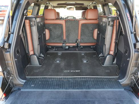 Used 2016 Toyota Land Cruiser AWD/4WD image 26