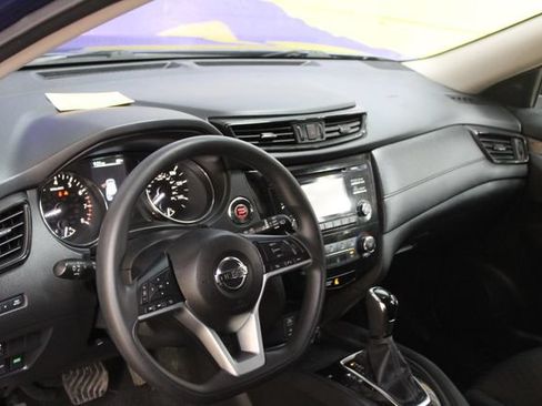 Used 2017 Nissan Rogue SV AWD/4WD image 14