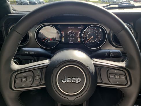 Used 2023 Jeep Gladiator Sport AWD/4WD image 30
