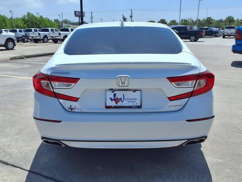 Used 2018 Honda Accord Sport image 6