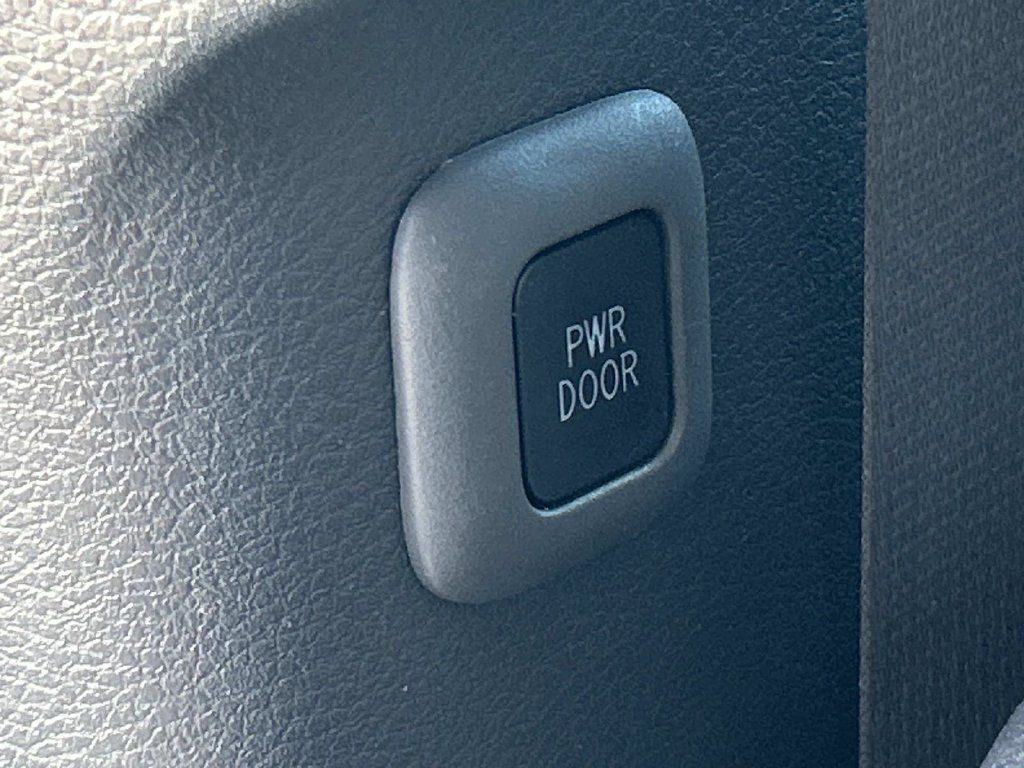 Used 2021 Toyota Sienna XLE FWD image 21