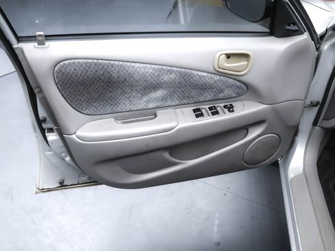 Used 2000 Toyota Corolla VE image 8