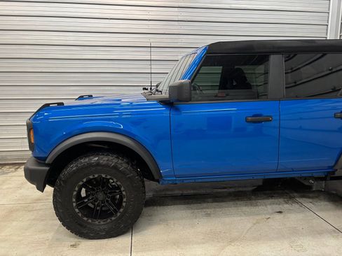 Used 2023 Ford Bronco 4-Door image 3