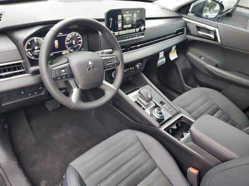 New 2025 Mitsubishi Outlander SE image 14