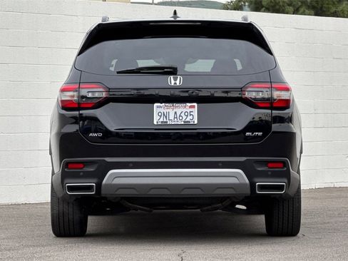 Certified 2025 Honda Pilot Elite image 9