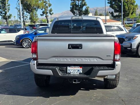 Used 2018 Toyota Tacoma TRD Off-Road w/ Technology Package AWD/4WD image 7