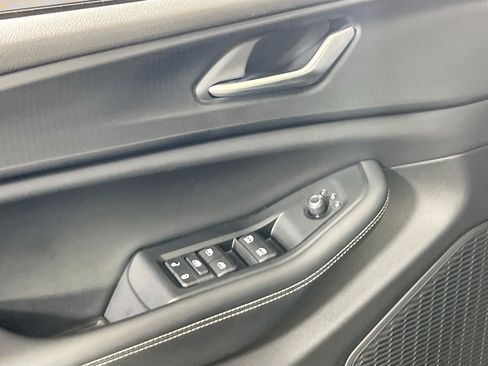 Used 2023 Jeep Grand Cherokee Altitude AWD/4WD image 17