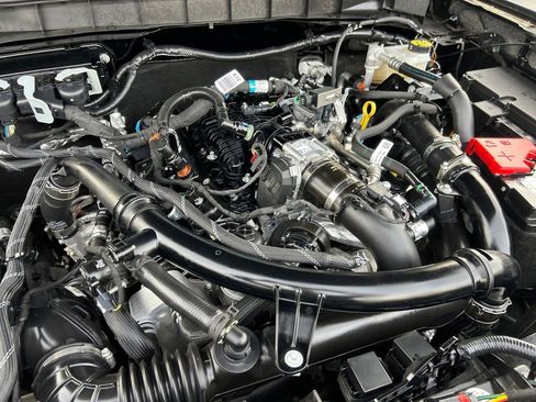 Used 2025 Ford Bronco Badlands image 14