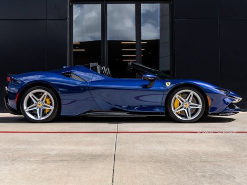 Used 2022 Ferrari SF90 Spider AWD/4WD image 11
