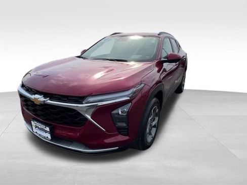 Certified 2024 Chevrolet Trax LT w/ Driver Confidence Package FWD image 2