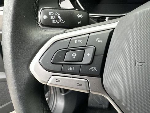 Certified 2024 Volkswagen Jetta SE w/ Panoramic Sunroof Package image 21