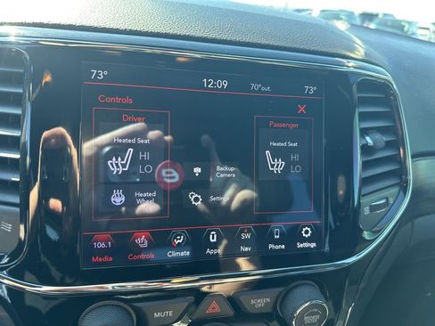 Used 2021 Jeep Grand Cherokee Laredo X image 25