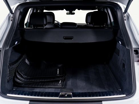 Used 2024 Porsche Cayenne AWD image 56