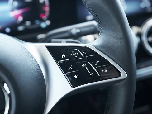 Used 2025 Mercedes-Benz GLB 250 GLB 250 w/ Exclusive Package image 41