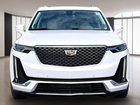 Used 2023 Cadillac XT6 Premium Luxury AWD/4WD image 2