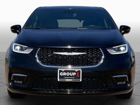 Used 2025 Chrysler Pacifica Select FWD image 4