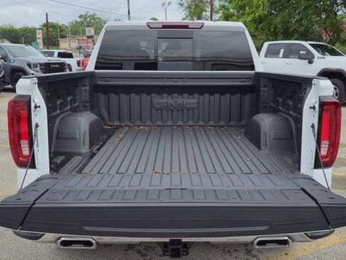 New 2026 GMC Sierra 1500 SLT image 9