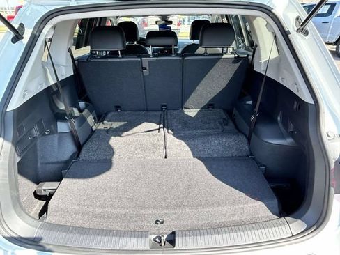 Used 2023 Volkswagen Tiguan SE FWD image 5