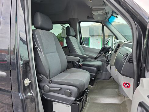 Used 2013 Mercedes-Benz Sprinter 2500 image 21
