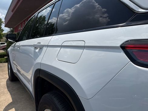 Used 2023 Jeep Grand Cherokee Limited image 15