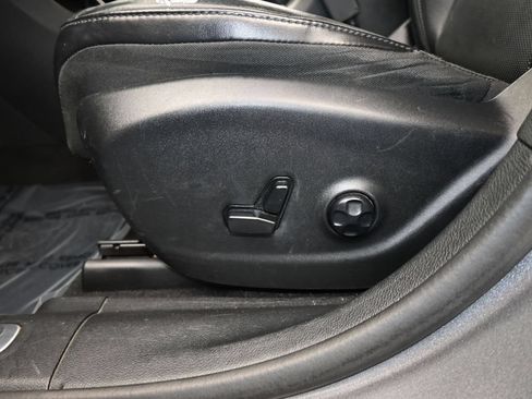Used 2019 Jeep Cherokee Limited FWD image 15