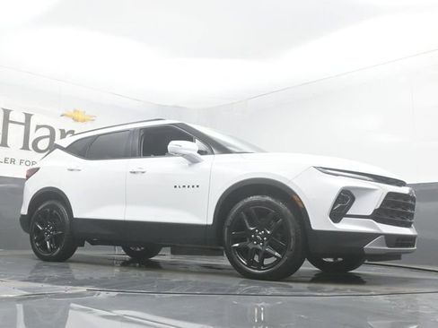 Used 2024 Chevrolet Blazer LT w/ Sound & Technology Package AWD/4WD image 2