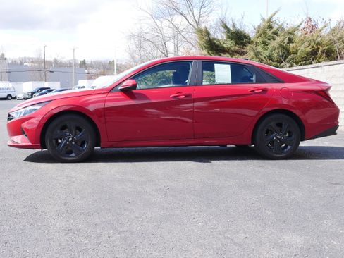 Used 2023 Hyundai Elantra SEL image 3