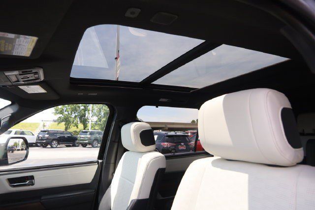 Used 2025 Toyota Sequoia Capstone AWD/4WD image 31