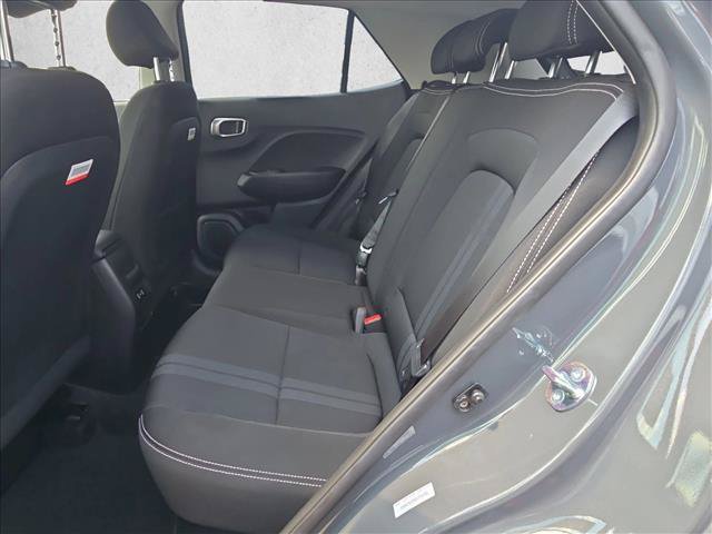 Used 2025 Hyundai Venue SEL FWD image 18