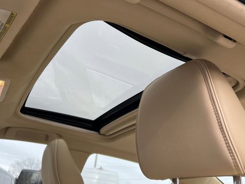 Used 2015 Toyota Camry LE image 19