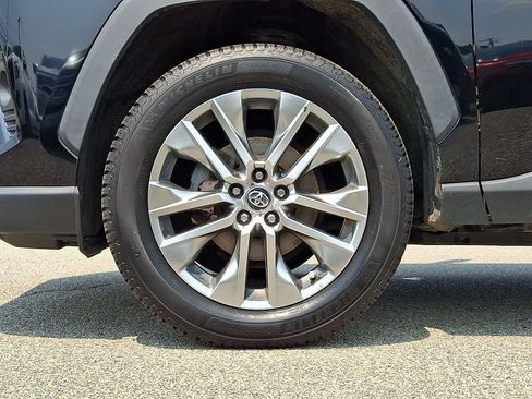 Used 2020 Toyota RAV4 XLE Premium AWD/4WD image 9
