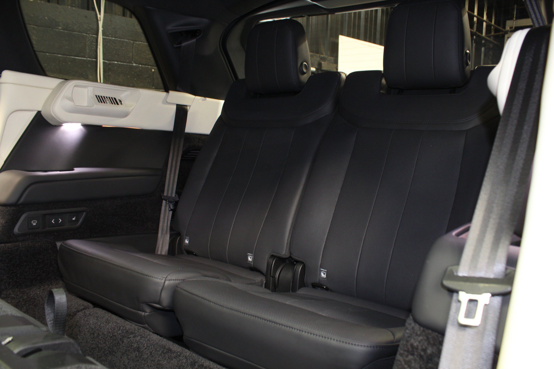 Used 2024 Land Rover Range Rover Long Wheelbase SE AWD/4WD image 43