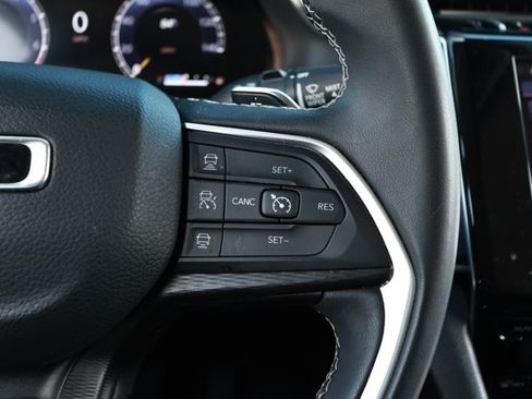Used 2024 Jeep Grand Cherokee Laredo RWD image 14