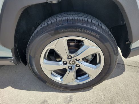 Used 2021 Toyota RAV4 XLE Premium image 35