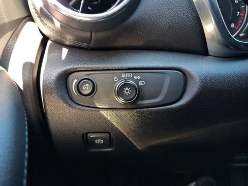 Used 2020 Chevrolet Blazer LT FWD image 28