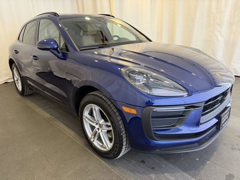 Certified 2024 Porsche Macan image 7