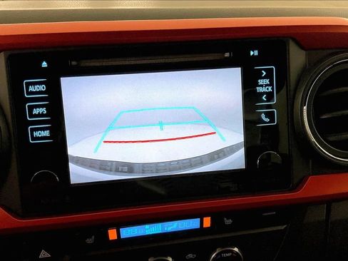 Used 2017 Toyota Tacoma TRD Off-Road w/ Premium & Technology Package image 14