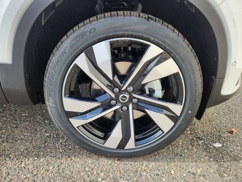 New 2026 Volvo XC40 B5 Plus w/ Protection Package Premier image 19