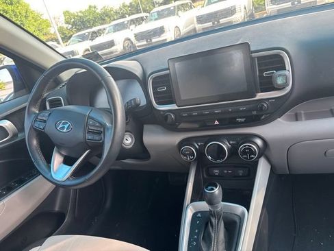 Used 2023 Hyundai Venue SEL FWD image 11