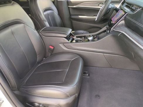 Used 2023 Jeep Grand Cherokee Limited AWD/4WD image 23