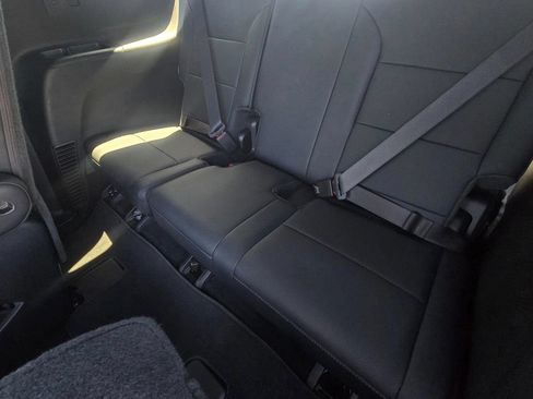 Used 2026 Chevrolet Traverse LT FWD image 6
