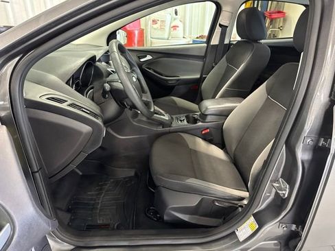 Used 2014 Ford Focus SE w/ SE Winter Package FWD image 28