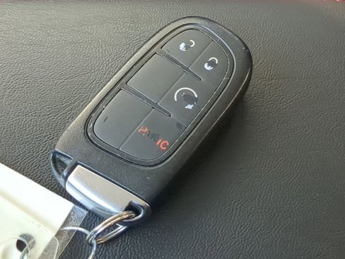 Used 2022 Jeep Cherokee Trailhawk image 28